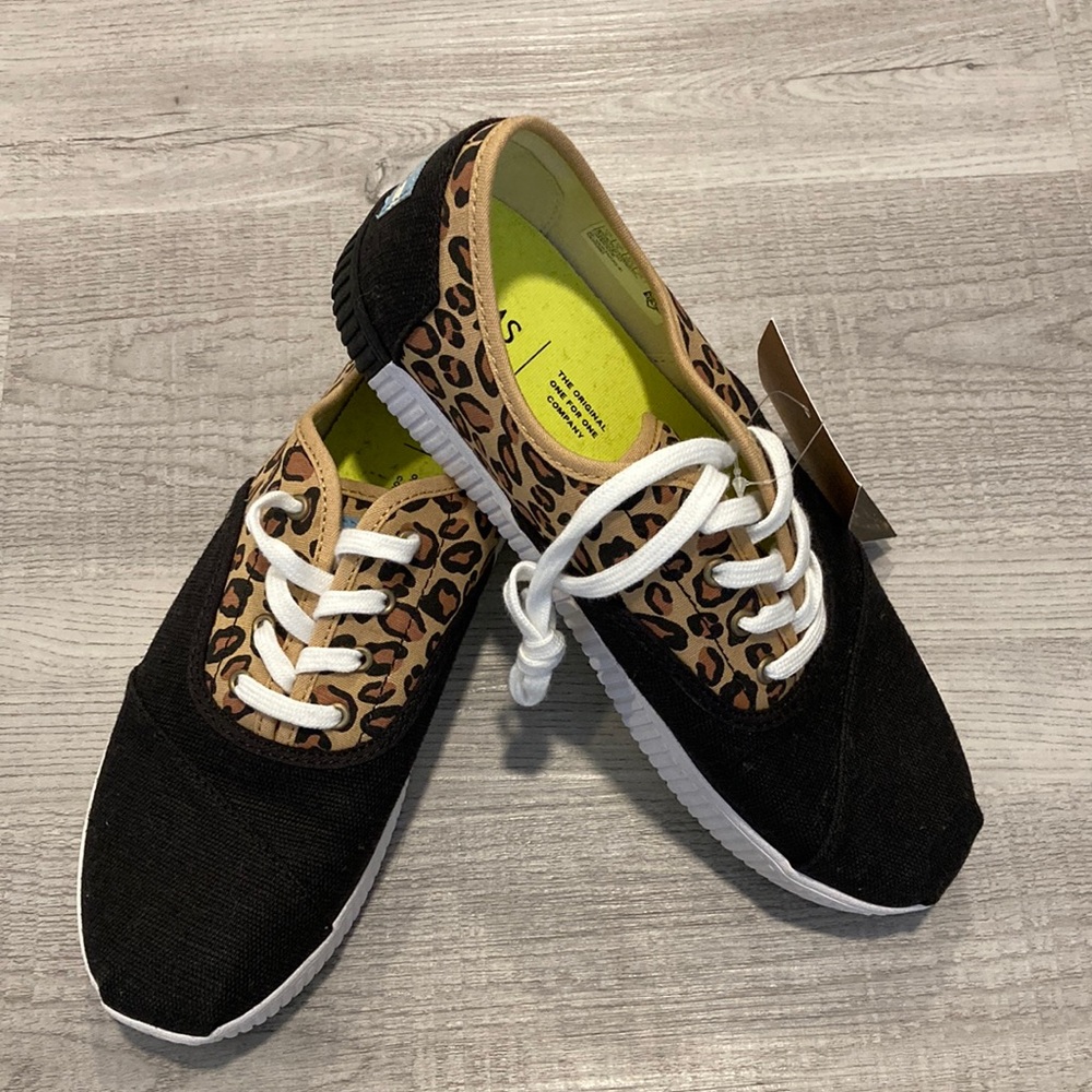 Tom’s Cheetah Print Sneakers 🖤